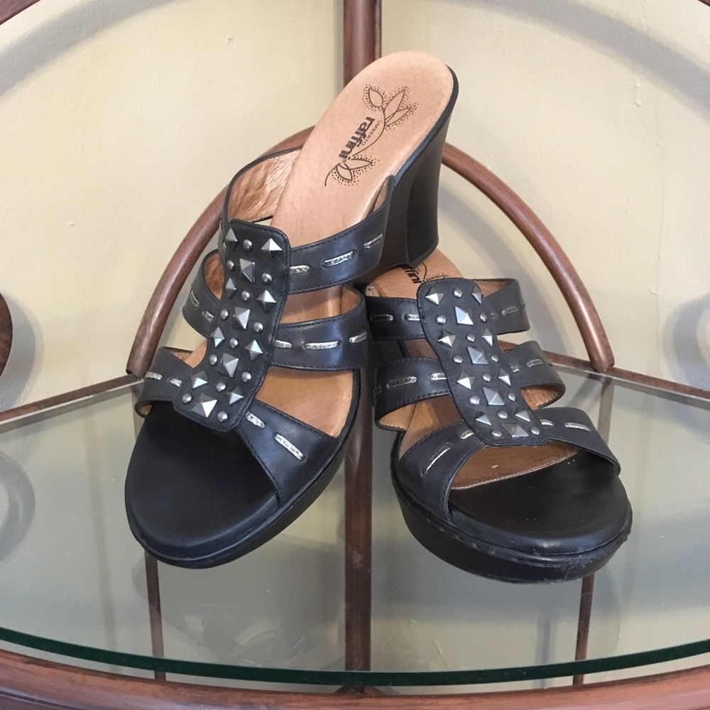 UMBERTO RAFFINI WEDGES EURO 41 US 10.5/11